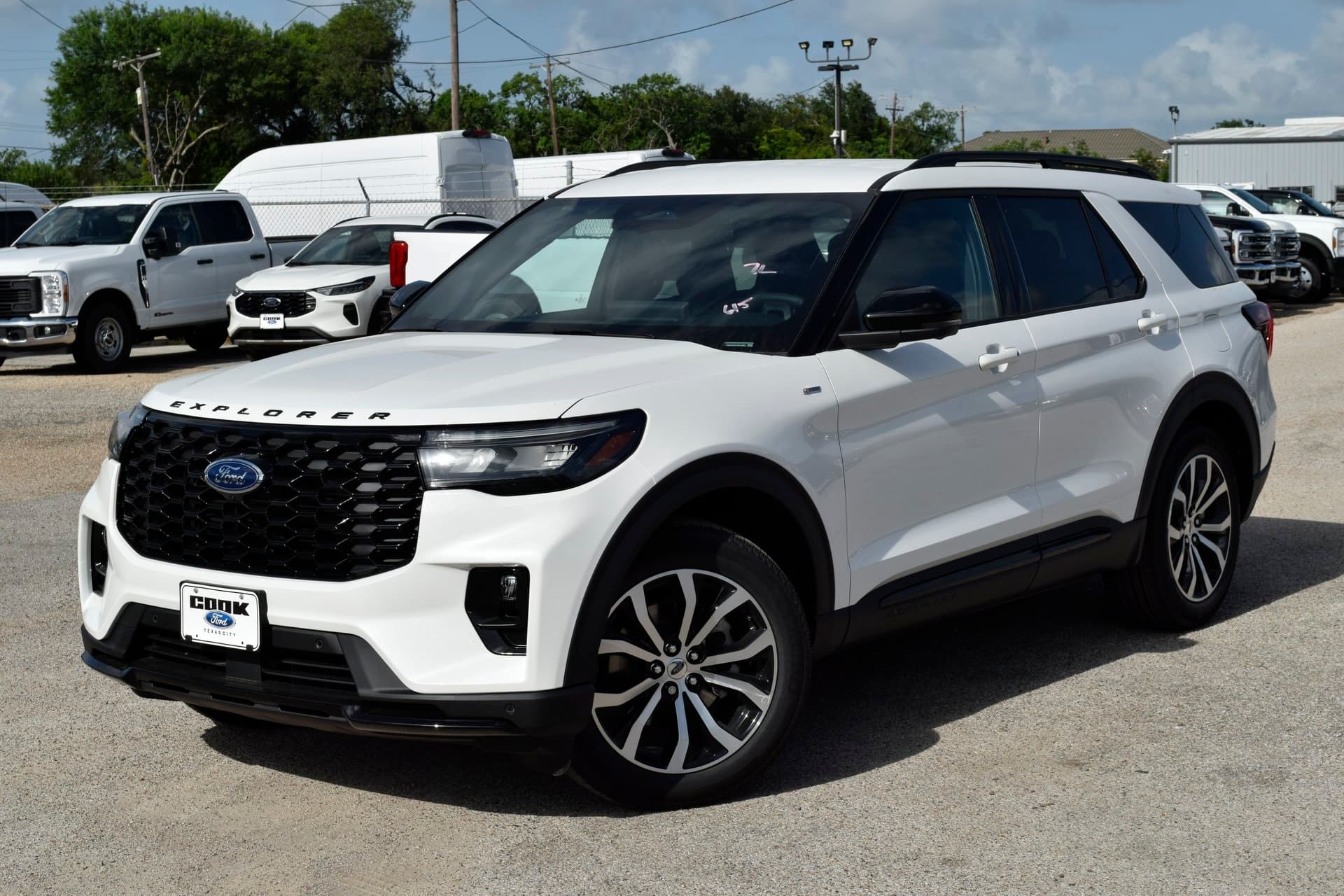 2025 Ford Explorer ST-Line