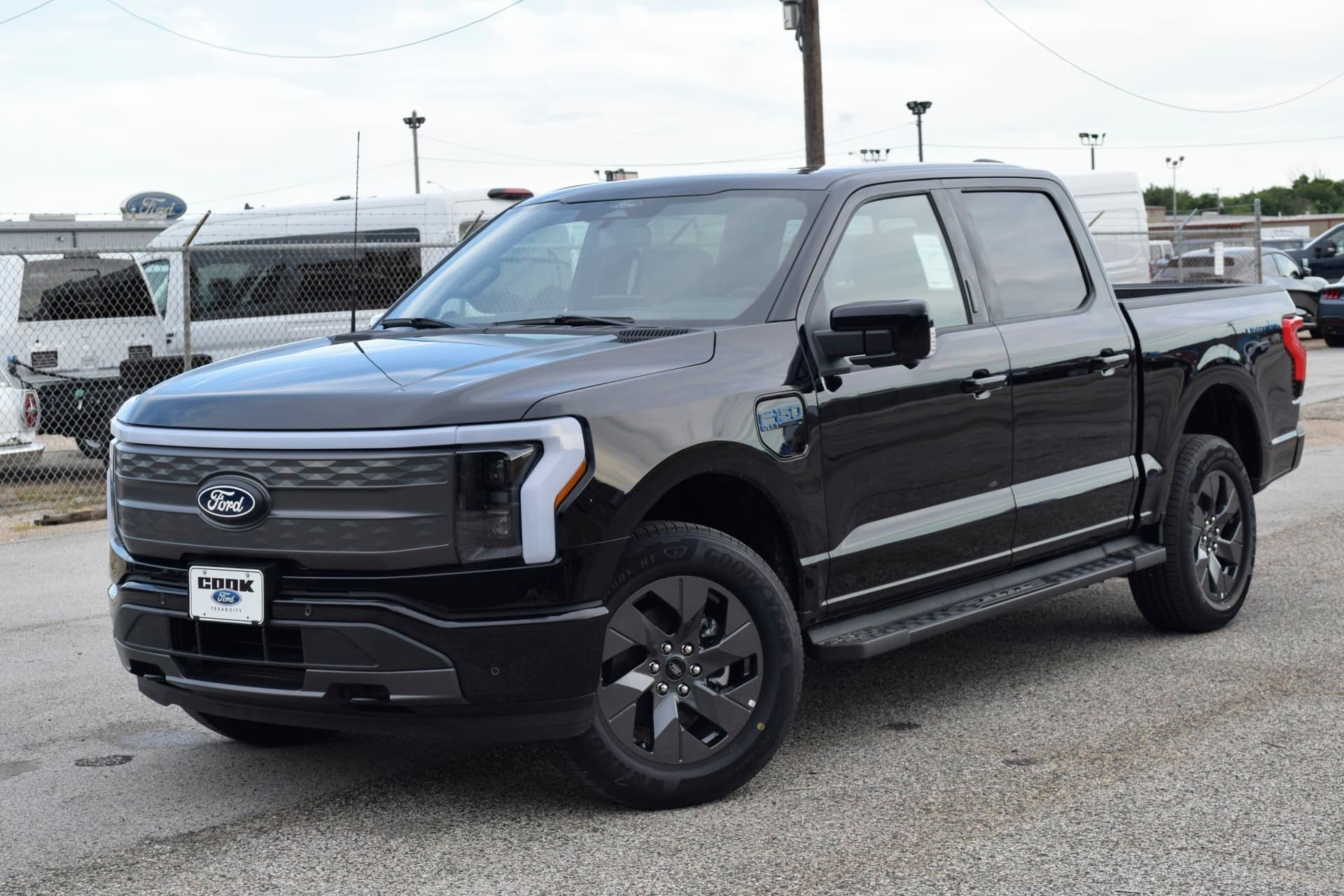 2025 Ford F-150 Lightning Lariat