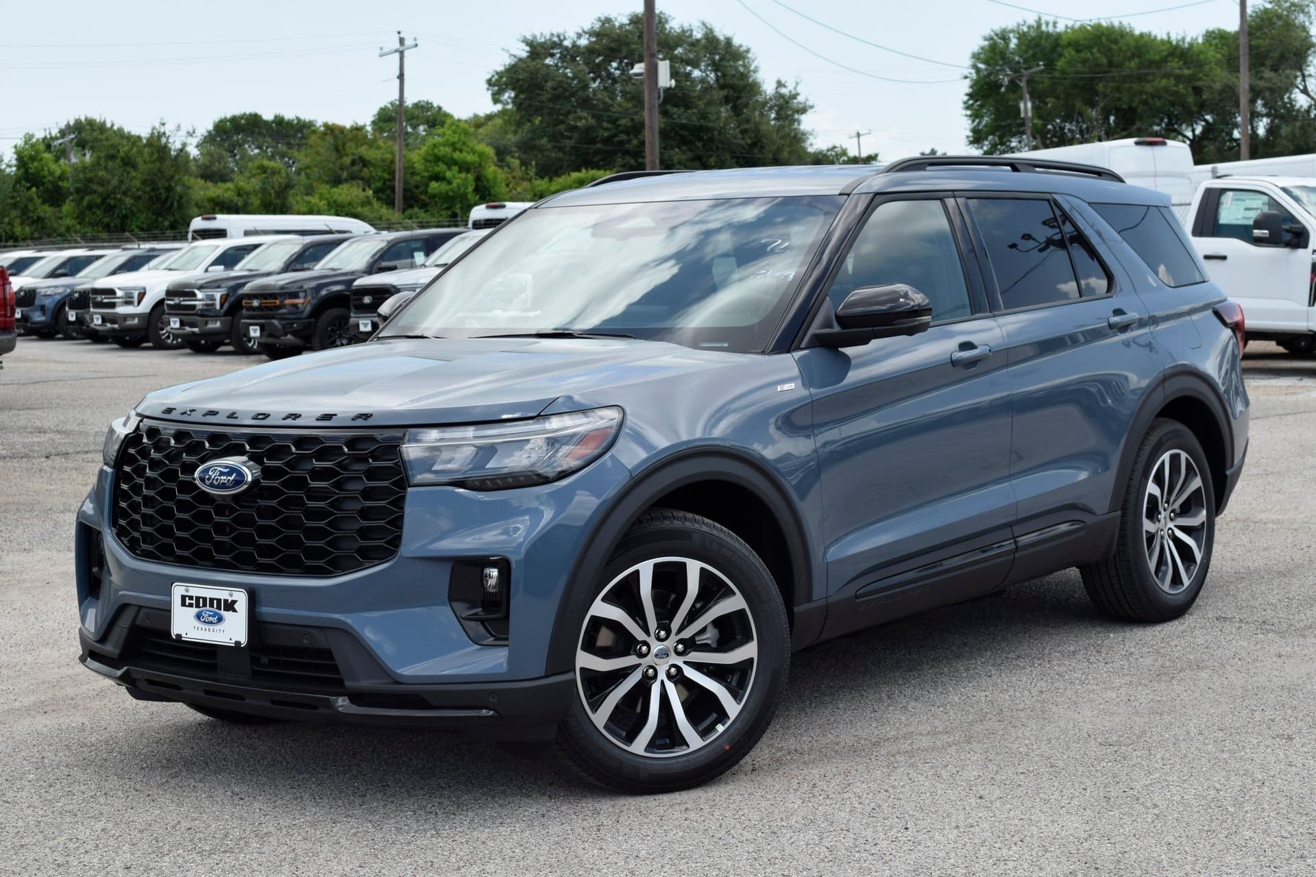2025 Ford Explorer ST-Line